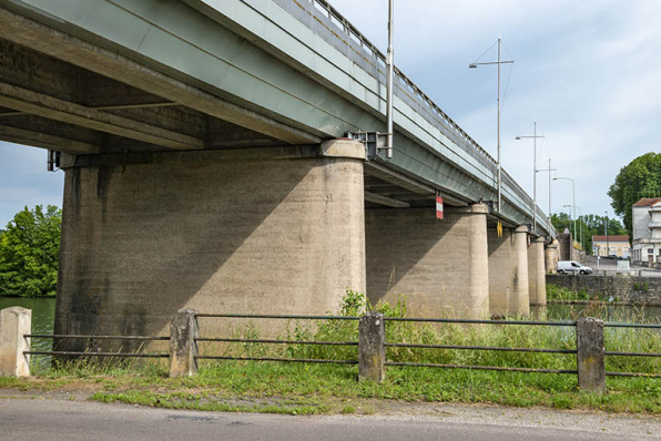 Vue de détail des piles du pont. © Région Bourgogne-Franche-Comté, Inventaire du patrimoine