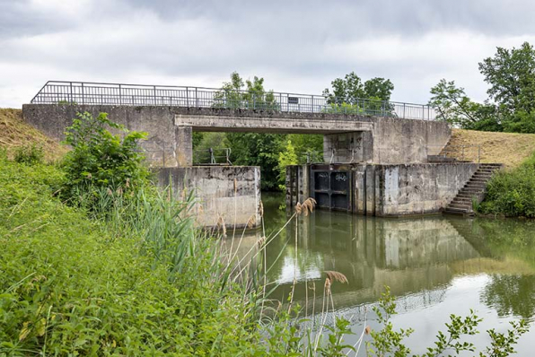 Vue aval de la porte de garde. © Région Bourgogne-Franche-Comté, Inventaire du patrimoine