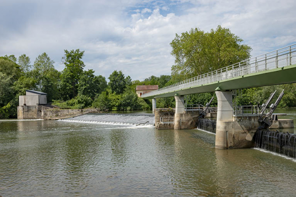 Le barrage mobile et le déversoir, vue générale du site. © Région Bourgogne-Franche-Comté, Inventaire du patrimoine