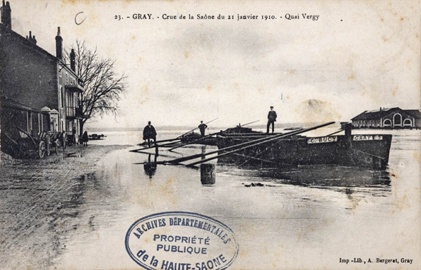 Gray - Crue de la Saône du 21 janvier 1910 - Quai Vergy, carte postale. © Région Bourgogne-Franche-Comté, Inventaire du patrimoine