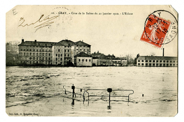 Gray - Crue de la Saône du 21 janvier 1910 - L'écluse, carte postale. © Région Bourgogne-Franche-Comté, Inventaire du patrimoine