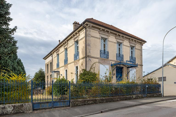 Vue d'ensemble depuis le sud-est (vue actuelle). © Région Bourgogne-Franche-Comté, Inventaire du patrimoine