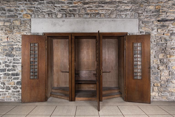 Vue d'un confessionnal, portes ouvertes.  © Région Bourgogne-Franche-Comté, Inventaire du patrimoine