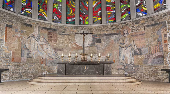 Ensemble de six chandeliers d'autel disposés de part et d'autre du tabernacle. © Région Bourgogne-Franche-Comté, Inventaire du patrimoine
