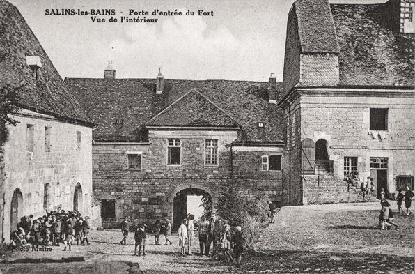 Sains-les-Bains (Jura). Porte d'entrée du fort, vue de l'intérieur. S.d. © Région Bourgogne-Franche-Comté, Inventaire du patrimoine