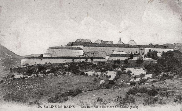 Salins-les-Bains. Les remparts du fort Saint-André (1623). S.d. © Région Bourgogne-Franche-Comté, Inventaire du patrimoine