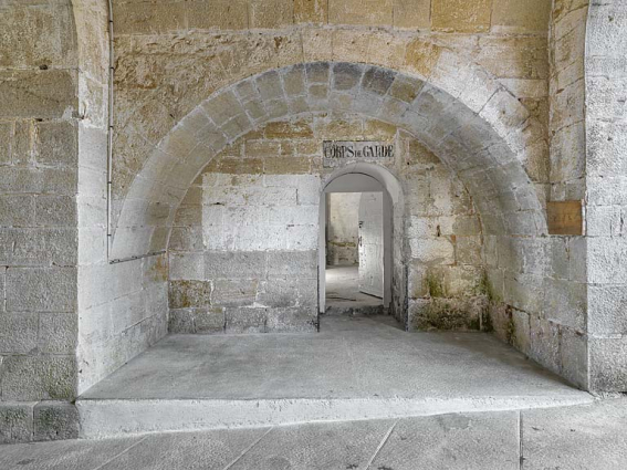 Pavillon d'entrée : porte du petit corps de garde. © Région Bourgogne-Franche-Comté, Inventaire du patrimoine