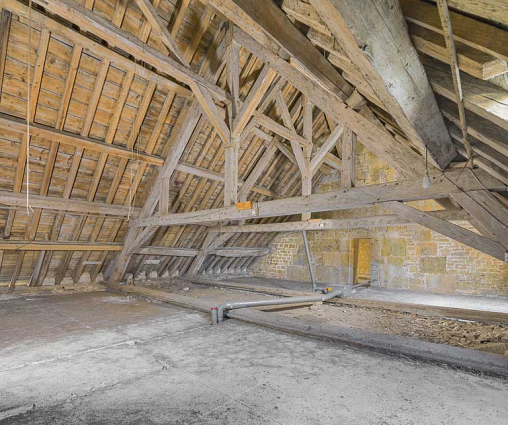 Caserne U, grenier : charpente du bâtiment. © Région Bourgogne-Franche-Comté, Inventaire du patrimoine