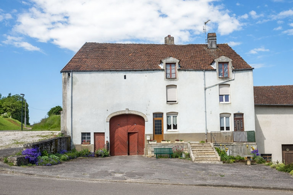 La façade antérieure depuis la rue. © Région Bourgogne-Franche-Comté, Inventaire du patrimoine