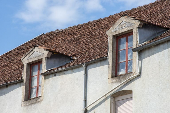 Les deux lucarnes du surcroit. © Région Bourgogne-Franche-Comté, Inventaire du patrimoine Les deux lucarnes du surcroit. © Région Bourgogne-Franche-Comté, Inventaire du patrimoine