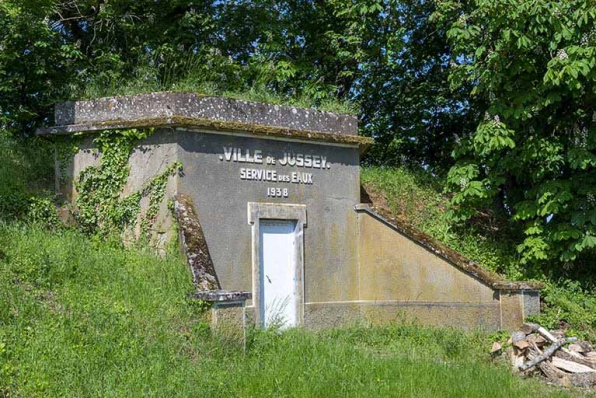 Facae antérieure, de trois quarts gauche. © Région Bourgogne-Franche-Comté, Inventaire du patrimoine