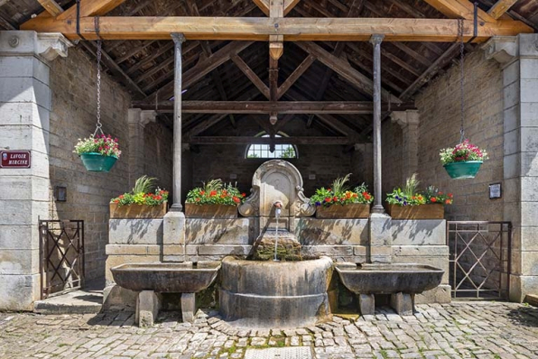 Détail de la face antérieure du lavoir. © Région Bourgogne-Franche-Comté, Inventaire du patrimoine