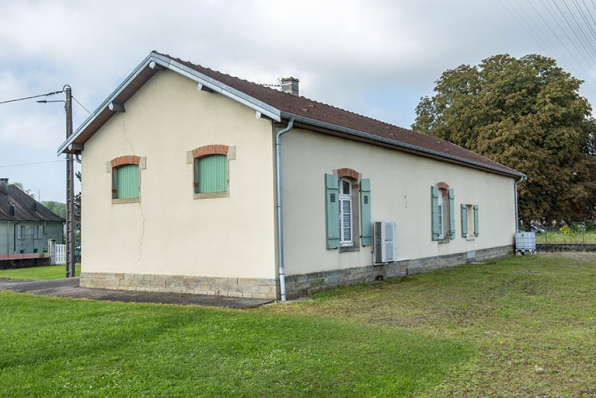La maison, ancien bâtiment de bureau, façade postérieure. © Région Bourgogne-Franche-Comté, Inventaire du patrimoine La maison, ancien bâtiment de bureau, façade postérieure. © Région Bourgogne-Franche-Comté, Inventaire du patrimoine