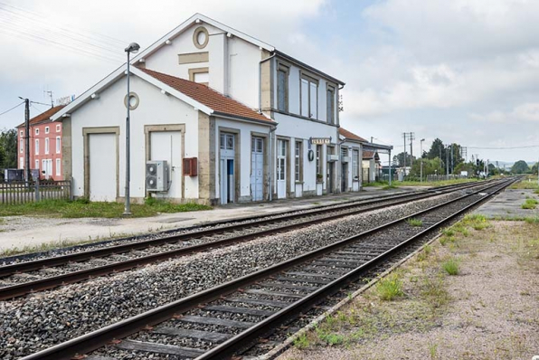 La gare, de trois quarts gauche. © Région Bourgogne-Franche-Comté, Inventaire du patrimoine