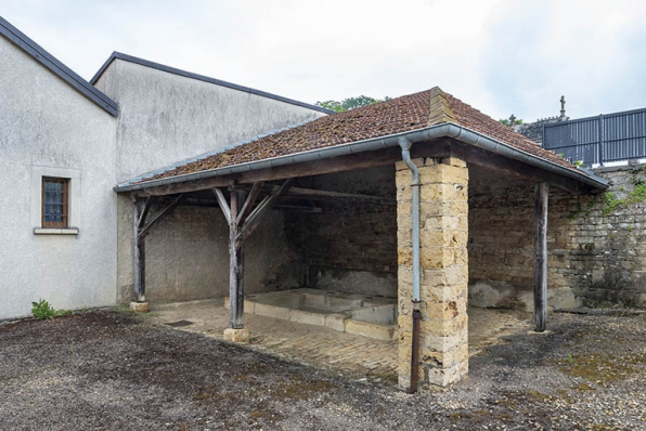 Le lavoir de trois quarts. © Région Bourgogne-Franche-Comté, Inventaire du patrimoine