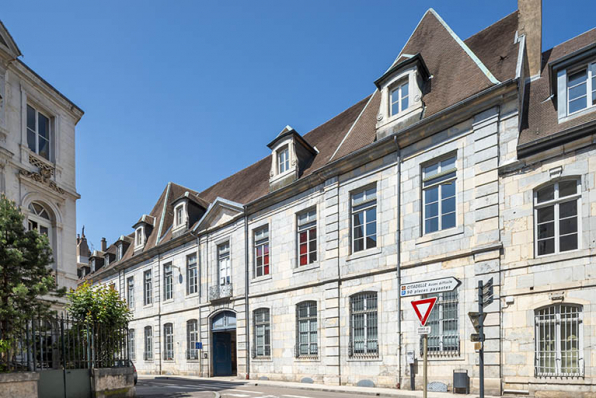 Vue d'ensemble de trois quarts droit. © Région Bourgogne-Franche-Comté, Inventaire du patrimoine