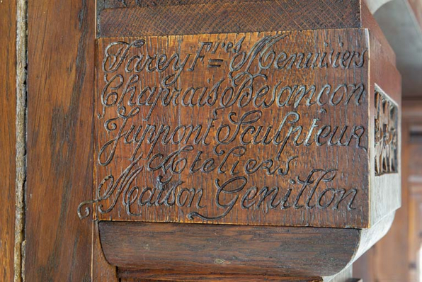 Inscription (signatures) : "Farey Frères menuisiers Chaprais Besançon Juppont sculpteur ateliers Maison Genillon". © Région Bourgogne-Franche-Comté, Inventaire du patrimoine