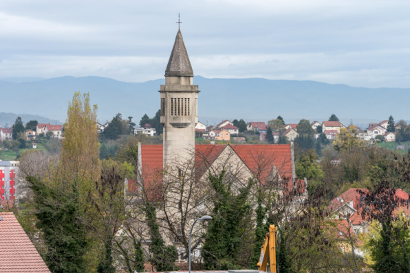 Église Notre-Dame de l'Immaculée-Conception, vue depuis la ZAC Combottes à Valentigney. © Région Bourgogne-Franche-Comté, Inventaire du patrimoine Église Notre-Dame de l'Immaculée-Conception, vue depuis la ZAC Combottes à Valentigney. © Région Bourgogne-Franche-Comté, Inventaire du patrimoine