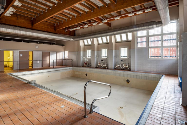 Piscine de l'extension de 1983. © Région Bourgogne-Franche-Comté, Inventaire du patrimoine