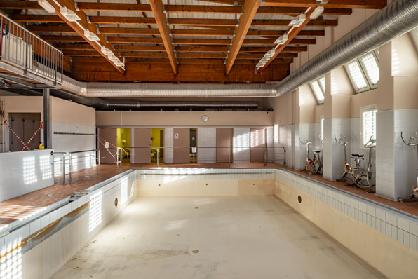 Piscine de l'extension de 1983. © Région Bourgogne-Franche-Comté, Inventaire du patrimoine