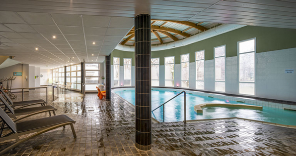 Piscine de l'extension de 2007. © Région Bourgogne-Franche-Comté, Inventaire du patrimoine