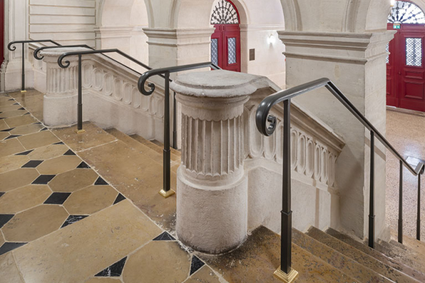 Vestibule, palier de l'escalier : départs de rampe. © Région Bourgogne-Franche-Comté, Inventaire du patrimoine