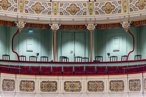 Salle, 1er balcon : loges. © Région Bourgogne-Franche-Comté, Inventaire du patrimoine