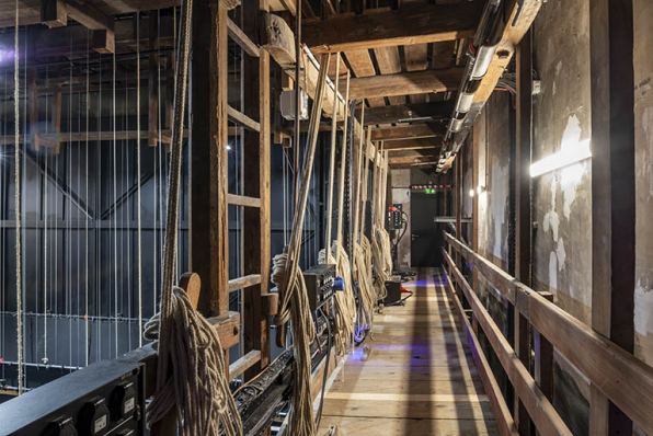 Cage de scène : passerelle côté cour. © Région Bourgogne-Franche-Comté, Inventaire du patrimoine