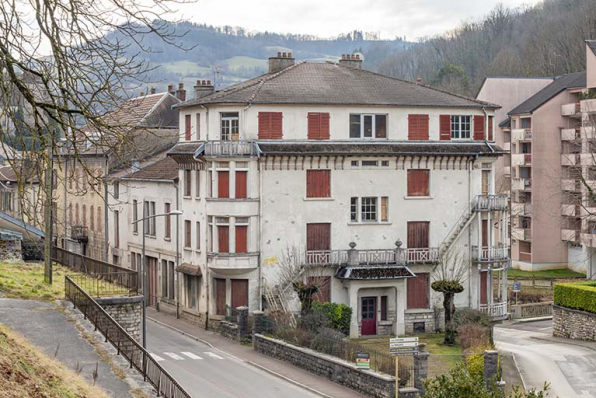 Façade principale, angle de la rue Gambetta (à gauche) et de la rue des Barres (à droite). © Région Bourgogne-Franche-Comté, Inventaire du patrimoine