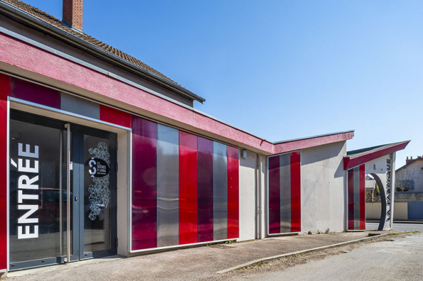 Façade latérale gauche : entrée et vestibule. © Région Bourgogne-Franche-Comté, Inventaire du patrimoine