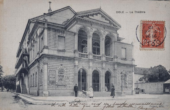 Dole - Le théâtre [façade vue de trois quarts gauche]. Entre 1901 et 1910. © Région Bourgogne-Franche-Comté, Inventaire du patrimoine