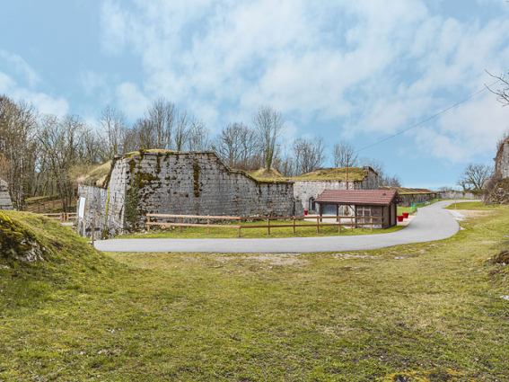 Vue depuis la base du demi-bastion est. © Région Bourgogne-Franche-Comté, Inventaire du patrimoine