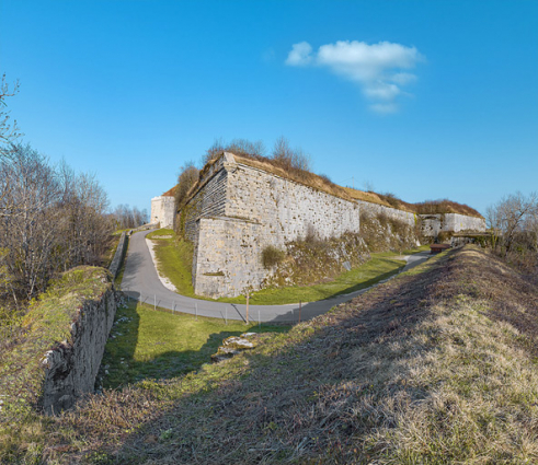 Fort Saint-André : angle nord-ouest et son demi-bastion. © Région Bourgogne-Franche-Comté, Inventaire du patrimoine