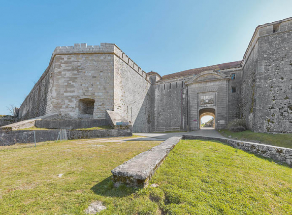 Fort Saint-André : la porte monumentale. © Région Bourgogne-Franche-Comté, Inventaire du patrimoine