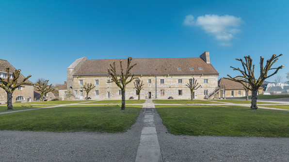 Caserne U : façade antérieure. © Région Bourgogne-Franche-Comté, Inventaire du patrimoine