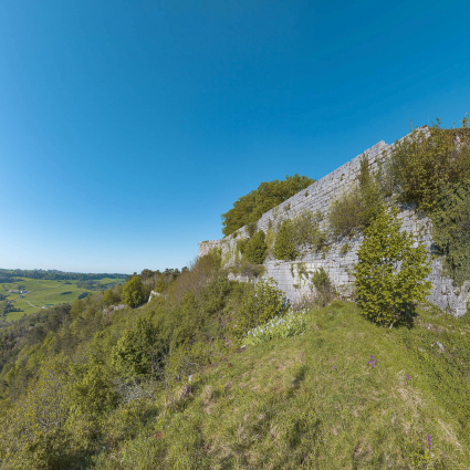Rempart du front est. © Région Bourgogne-Franche-Comté, Inventaire du patrimoine