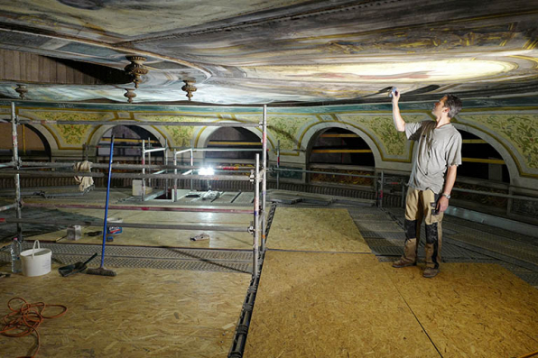 Plafond de la salle en cours de restauration, en 2020. © Région Bourgogne-Franche-Comté, Inventaire du patrimoine