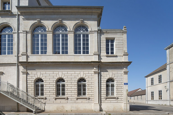 Corps d'entrée : façade latérale gauche. © Région Bourgogne-Franche-Comté, Inventaire du patrimoine