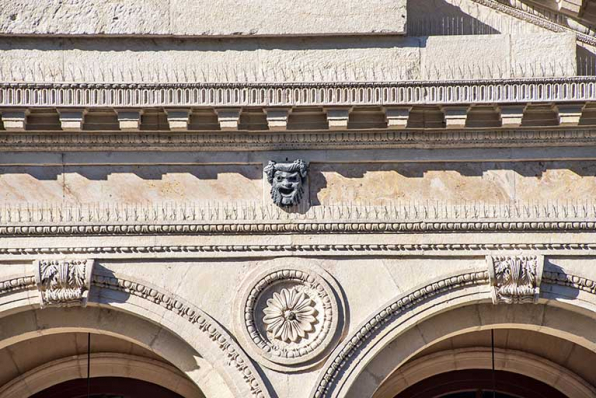 Façade antérieure, étage : décor. © Région Bourgogne-Franche-Comté, Inventaire du patrimoine