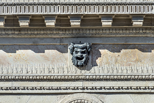 Façade antérieure, étage : masque. © Région Bourgogne-Franche-Comté, Inventaire du patrimoine