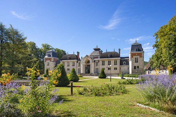 Abords de l'établissement thermal. © Région Bourgogne-Franche-Comté, Inventaire du patrimoine