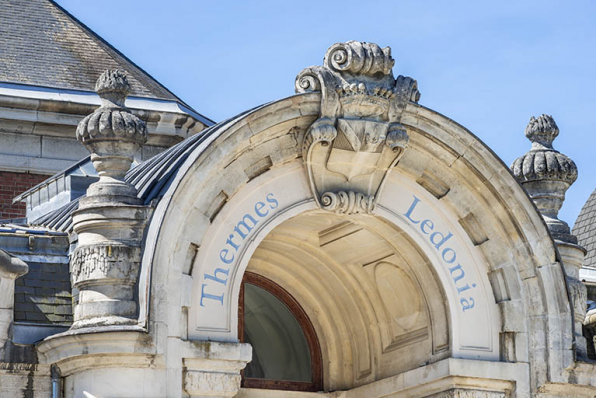 Façade principale, portail, détail. © Région Bourgogne-Franche-Comté, Inventaire du patrimoine