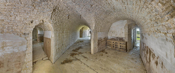 Salles casematées de l'étage vouté (en berceau segmentaire). © Région Bourgogne-Franche-Comté, Inventaire du patrimoine