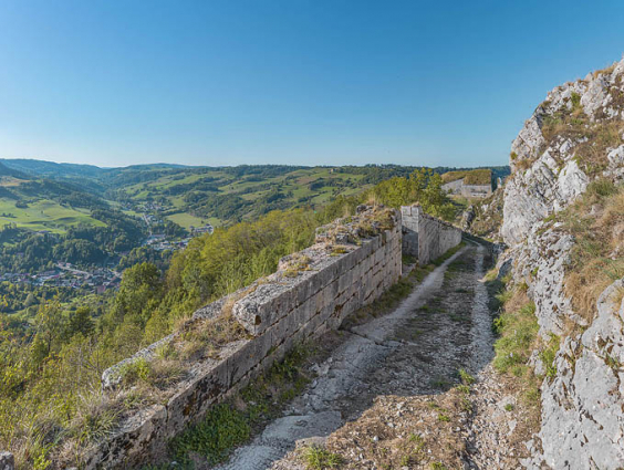 Chemin couvert reliant la redoute de Grelimbach à l'enceinte principale du fort. © Région Bourgogne-Franche-Comté, Inventaire du patrimoine