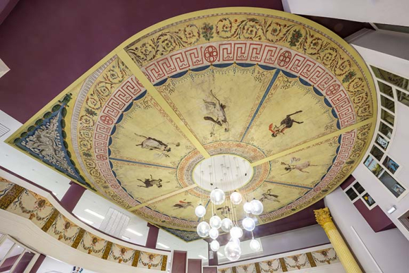 Intérieur de la médiathèque. Frise et velum. © Région Bourgogne-Franche-Comté, Inventaire du patrimoine