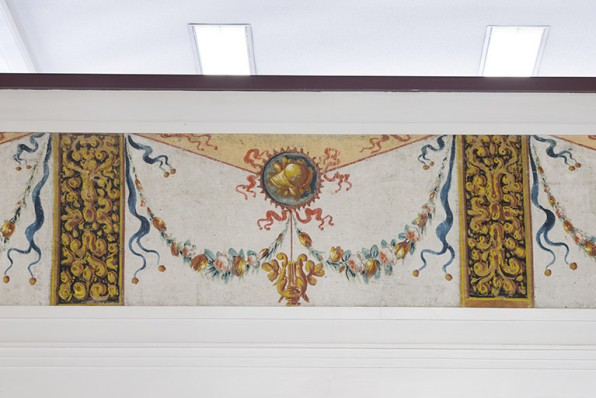 Intérieur de la médiathèque. Frise (décor peint). © Région Bourgogne-Franche-Comté, Inventaire du patrimoine