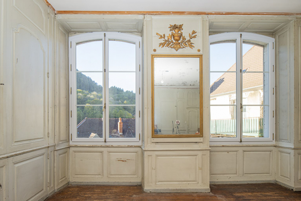 Grand salon. Fenêtres sur la rue du Chambenoz. © Région Bourgogne-Franche-Comté, Inventaire du patrimoine