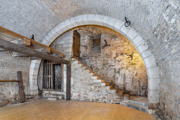 Cave est (aile nord). Extrémité septentrionale. © Région Bourgogne-Franche-Comté, Inventaire du patrimoine Cave est (aile nord). Extrémité septentrionale. © Région Bourgogne-Franche-Comté, Inventaire du patrimoine