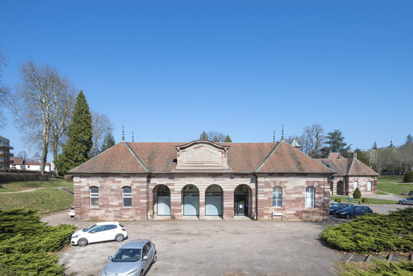 Bâtiment sud dit du Bain des Dames et du Bain des Bénédictins. © Région Bourgogne-Franche-Comté, Inventaire du patrimoine