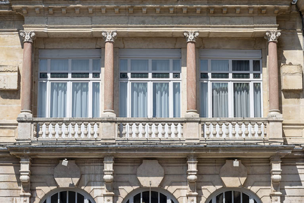 Bâtiment d'entrée, façade antérieure : 1er étage. © Région Bourgogne-Franche-Comté, Inventaire du patrimoine